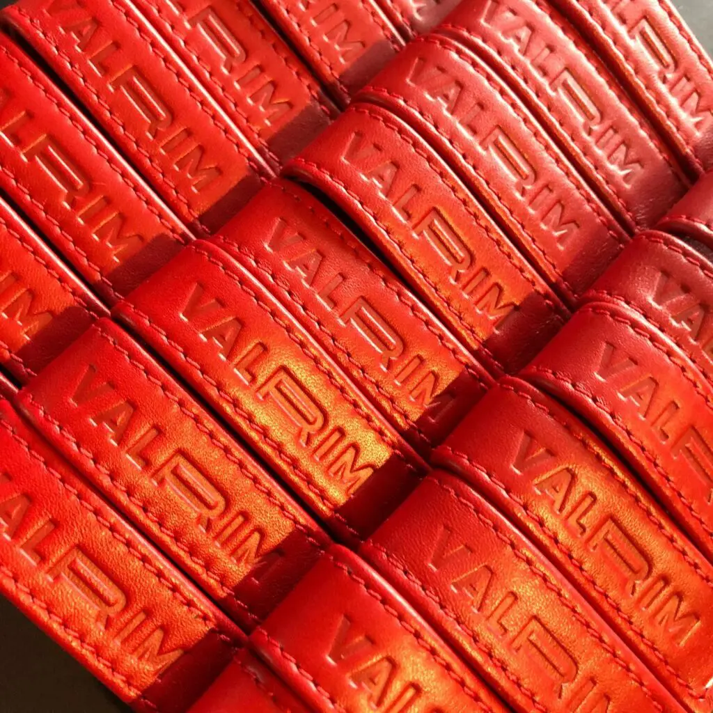 porte clés rouge fabrication