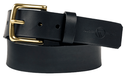 Ceinture en cuir noir avec boucle dorée, posée enroulée, logo discret gravé sur le côté.